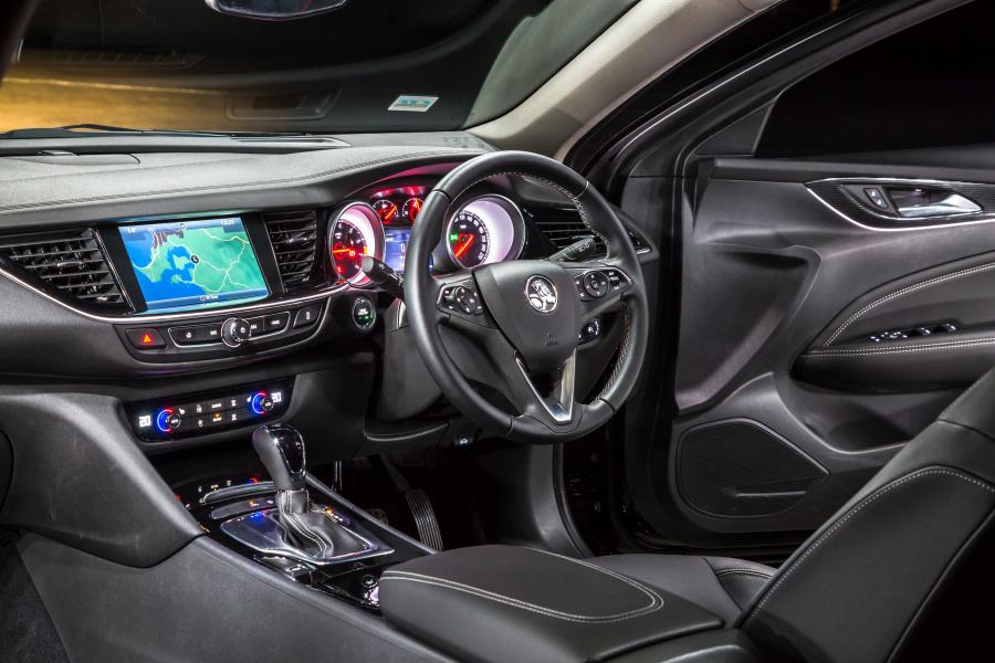 Интерьер Holden Commodore Calais (ZB) 2018 года  (фото 8 из 37)